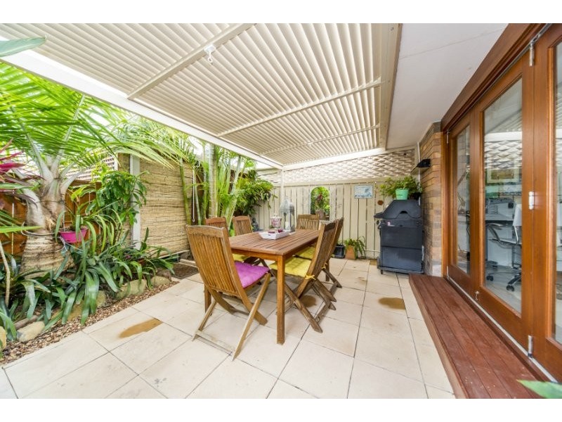 2/81 Olsen Avenue, Labrador QLD 4215