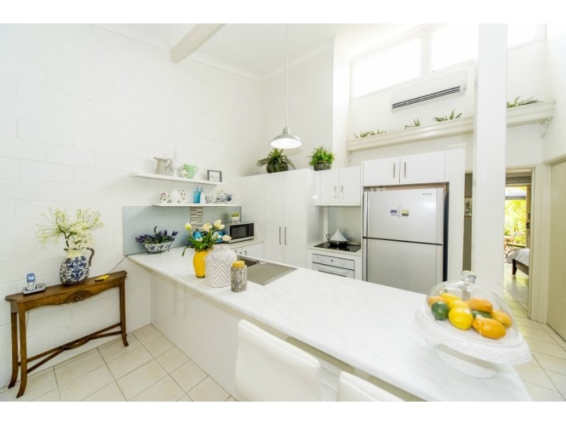 2/81 Olsen Avenue, Labrador QLD 4215