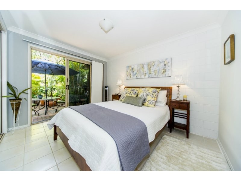 2/81 Olsen Avenue, Labrador QLD 4215