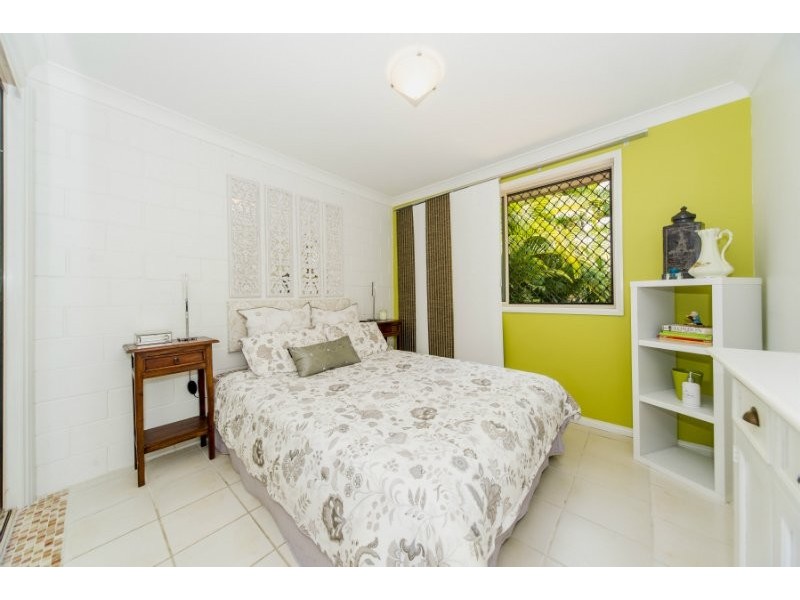 2/81 Olsen Avenue, Labrador QLD 4215