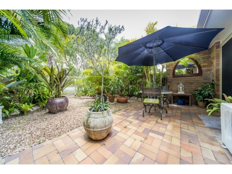 2/81 Olsen Avenue, Labrador QLD 4215