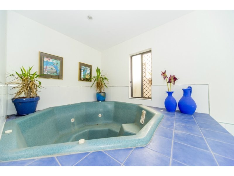 2/28 Ashbourne Terrace, Biggera Waters QLD 4216