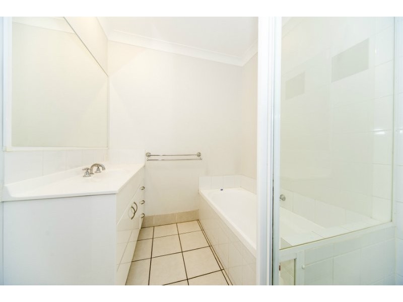 1/4 Pilar Court, Molendinar QLD 4214