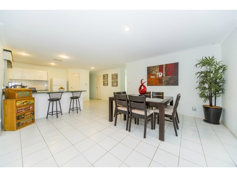 10 Springwood Avenue, Pacific Pines QLD 4211