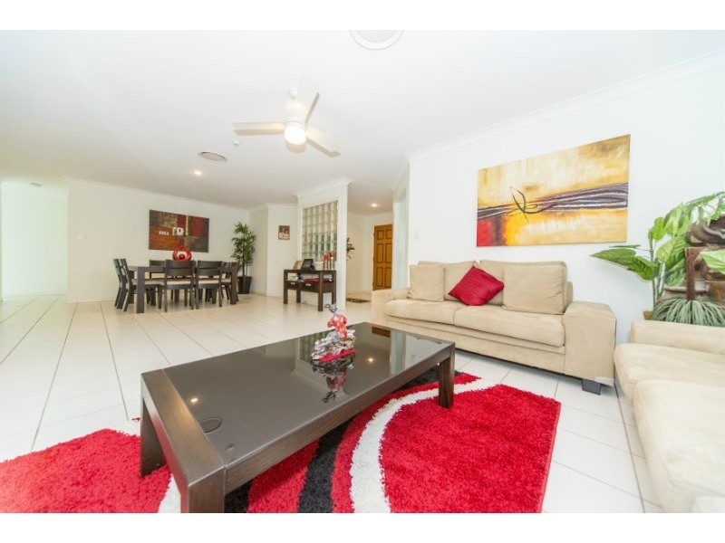 10 Springwood Avenue, Pacific Pines QLD 4211