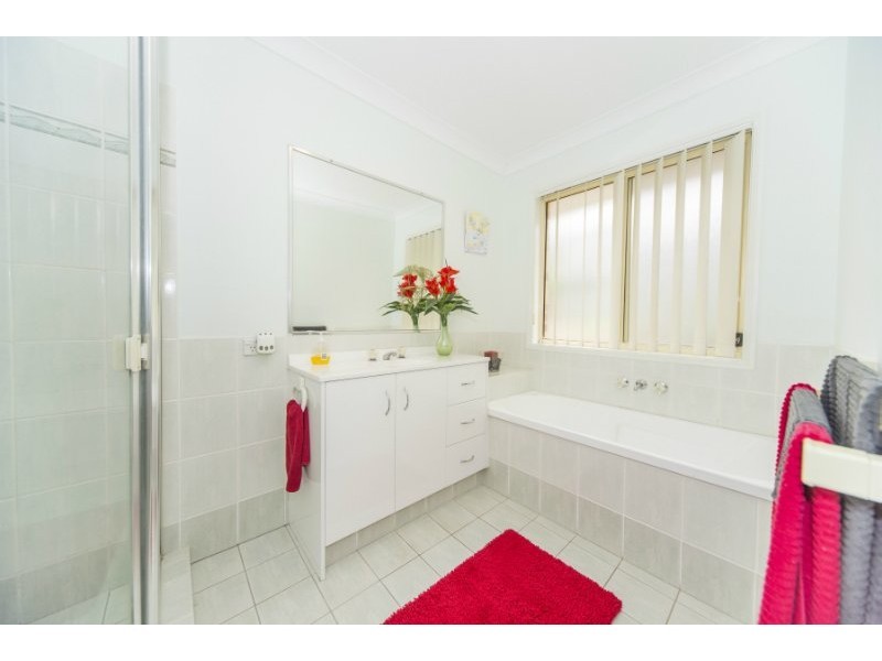 10 Springwood Avenue, Pacific Pines QLD 4211