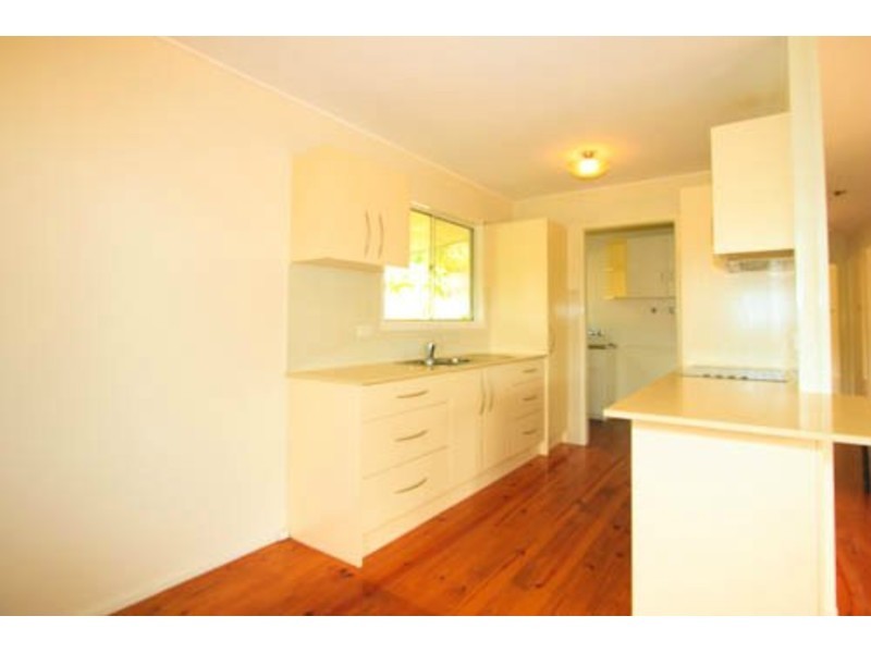 16 Kinarra Street, Ashmore QLD 4214