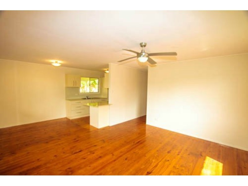 16 Kinarra Street, Ashmore QLD 4214