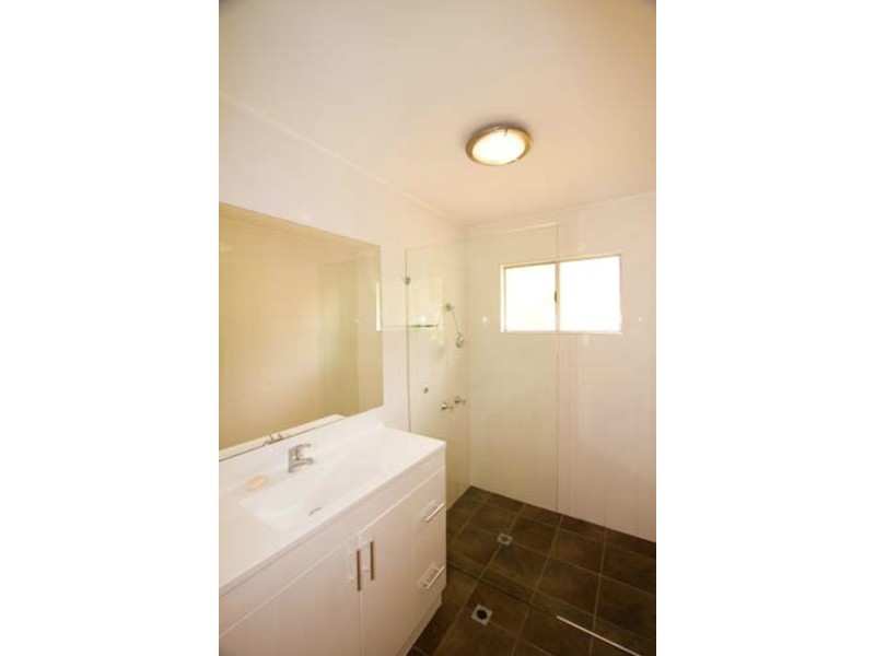 16 Kinarra Street, Ashmore QLD 4214