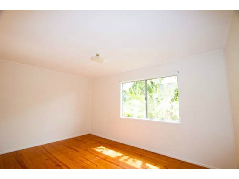 16 Kinarra Street, Ashmore QLD 4214