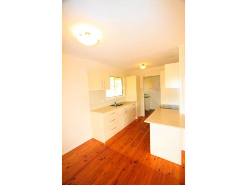 16 Kinarra Street, Ashmore QLD 4214