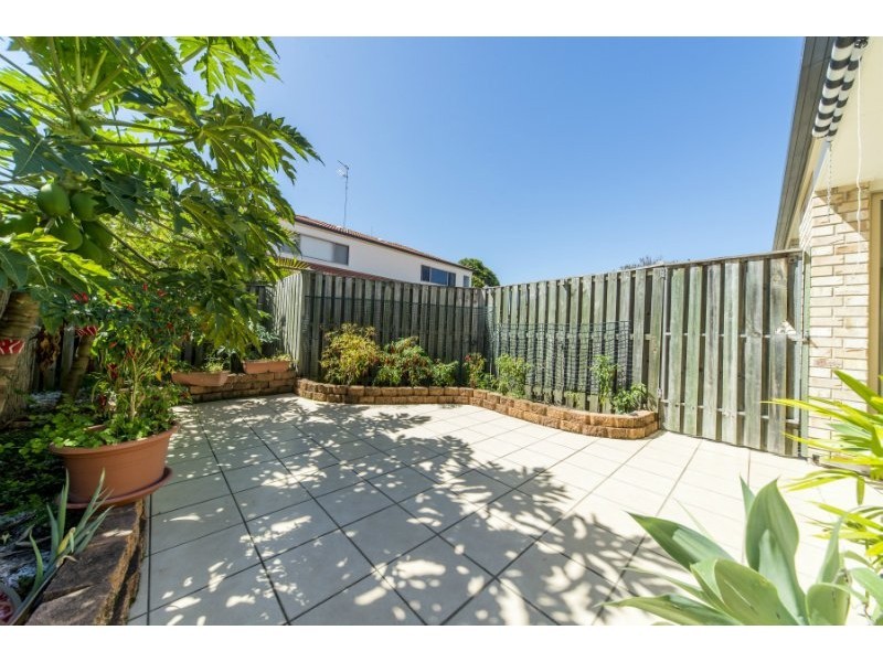 2/19 Gordon Street, Labrador QLD 4215