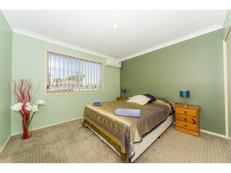 2/19 Gordon Street, Labrador QLD 4215