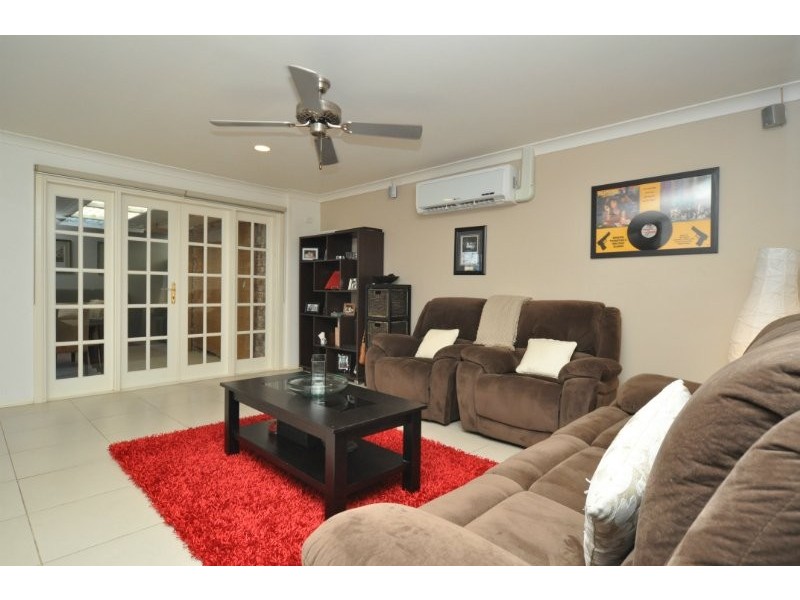 2/3 Liam Court, Labrador QLD 4215