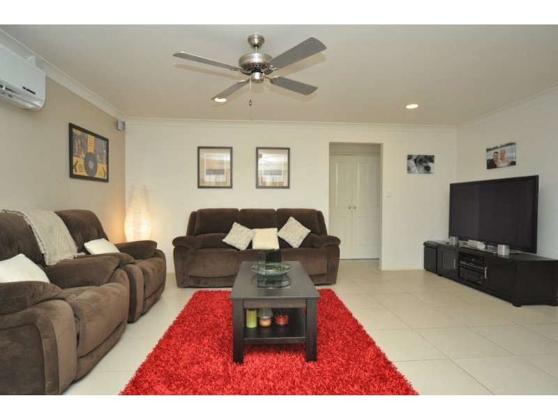 2/3 Liam Court, Labrador QLD 4215