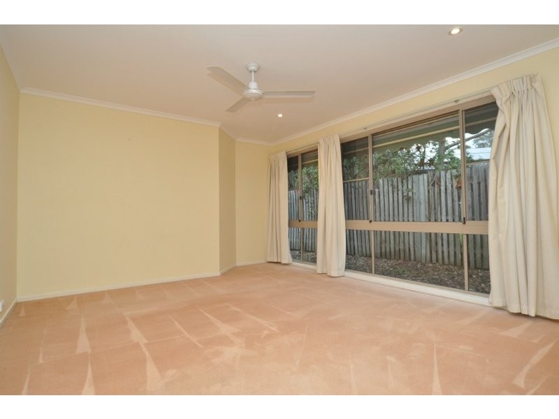 15 Crampton Ct, Parkwood QLD 4214