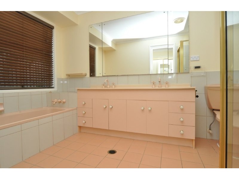 15 Crampton Ct, Parkwood QLD 4214