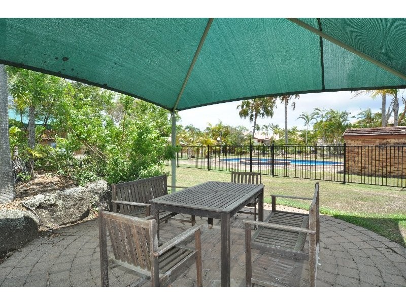12/21 St Kevins Avenue, Benowa QLD 4217