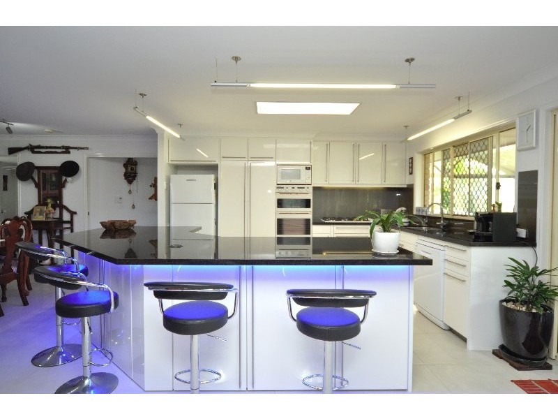 8 Stadler Court, Parkwood QLD 4214