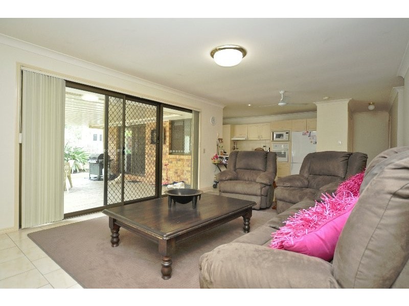 8 Kel Nagle Court, Parkwood QLD 4214