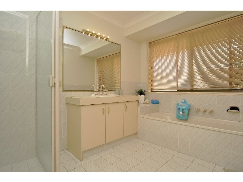 8 Kel Nagle Court, Parkwood QLD 4214