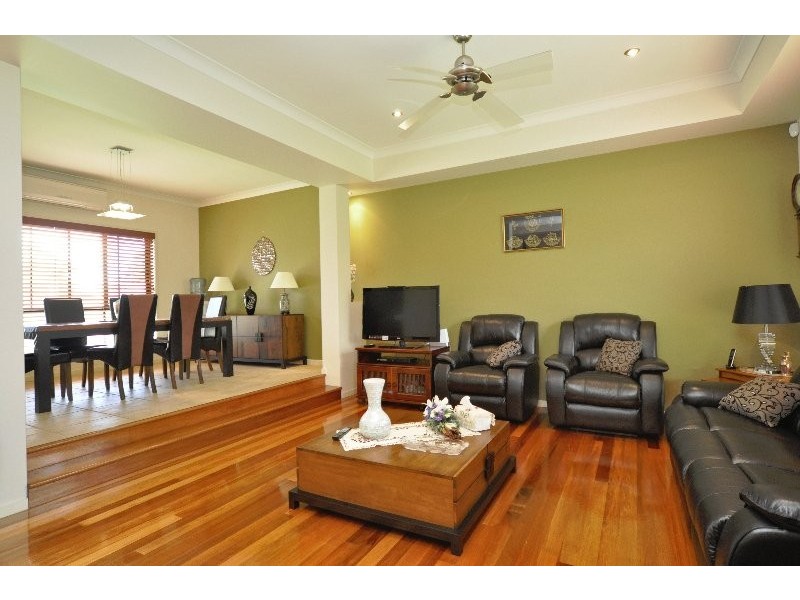 7 Eastbourne Chase, Arundel QLD 4214