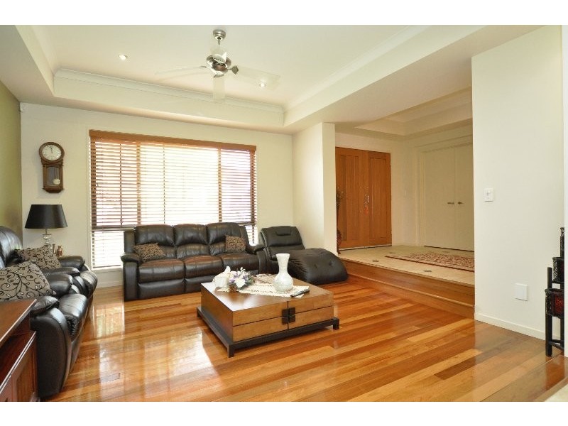 7 Eastbourne Chase, Arundel QLD 4214