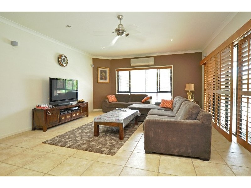 7 Eastbourne Chase, Arundel QLD 4214