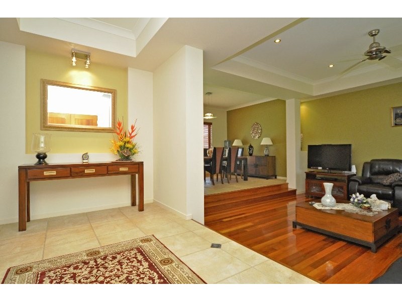 7 Eastbourne Chase, Arundel QLD 4214