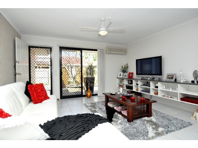1/5 Stephenson Street, Labrador QLD 4215