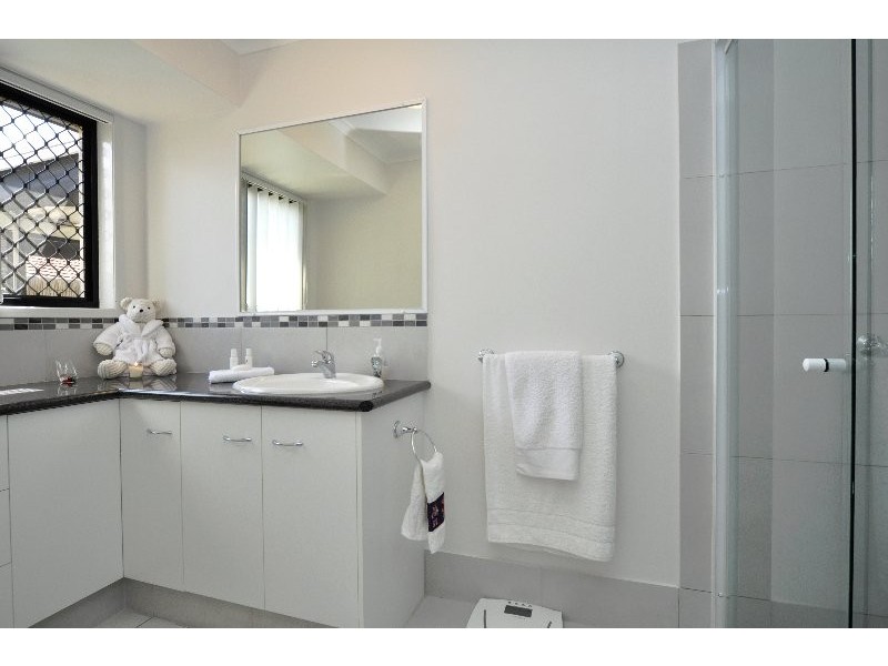 1/5 Stephenson Street, Labrador QLD 4215