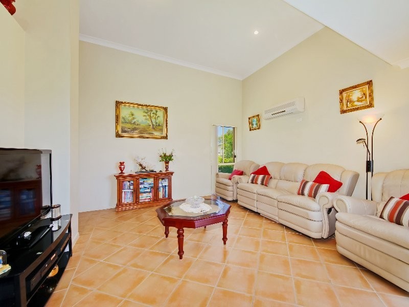 5 Golden Bear Drive, Arundel QLD 4214