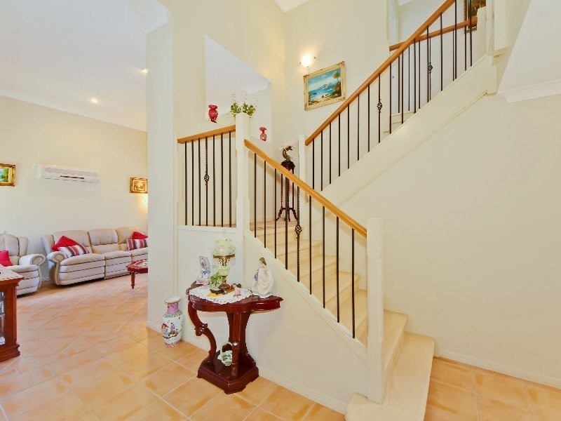 5 Golden Bear Drive, Arundel QLD 4214