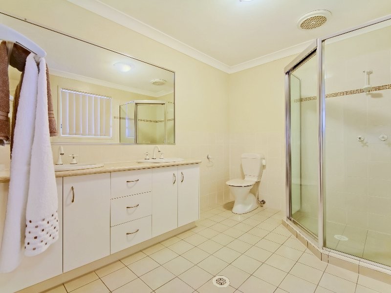 5 Golden Bear Drive, Arundel QLD 4214
