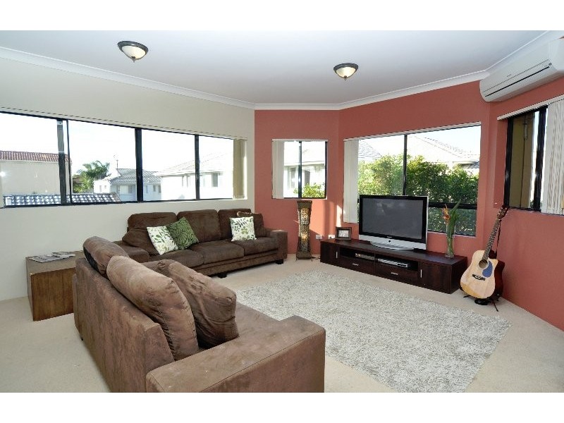 6/2 Madang Crescent, Runaway Bay QLD 4216