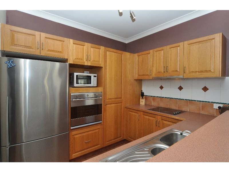 6/2 Madang Crescent, Runaway Bay QLD 4216