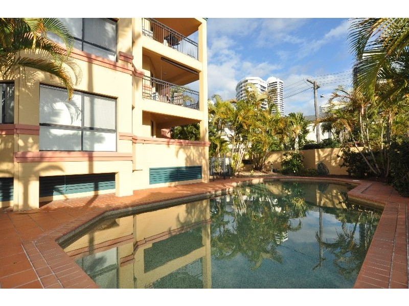 6/2 Madang Crescent, Runaway Bay QLD 4216