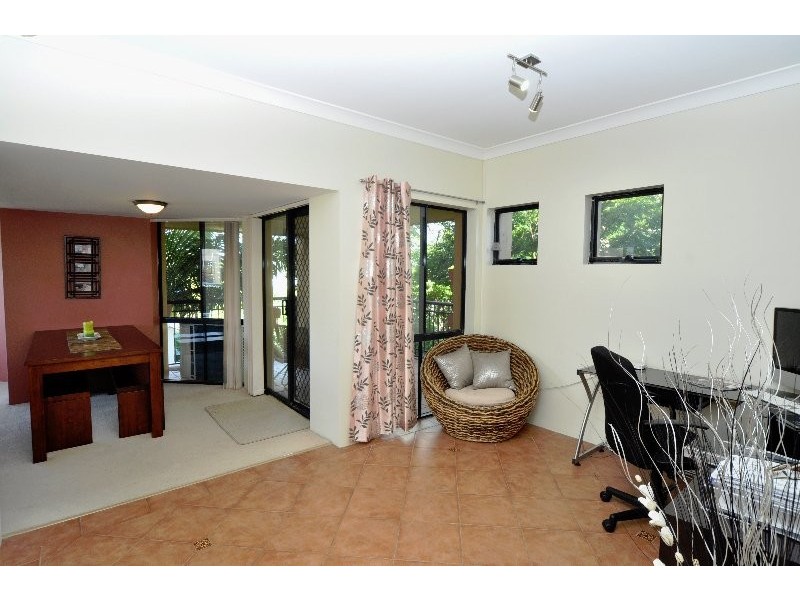 6/2 Madang Crescent, Runaway Bay QLD 4216