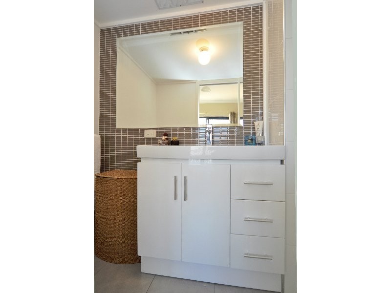 6/2 Madang Crescent, Runaway Bay QLD 4216