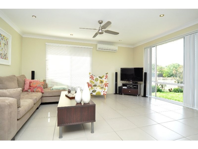 1/7 Kenny Drive, Labrador QLD 4215