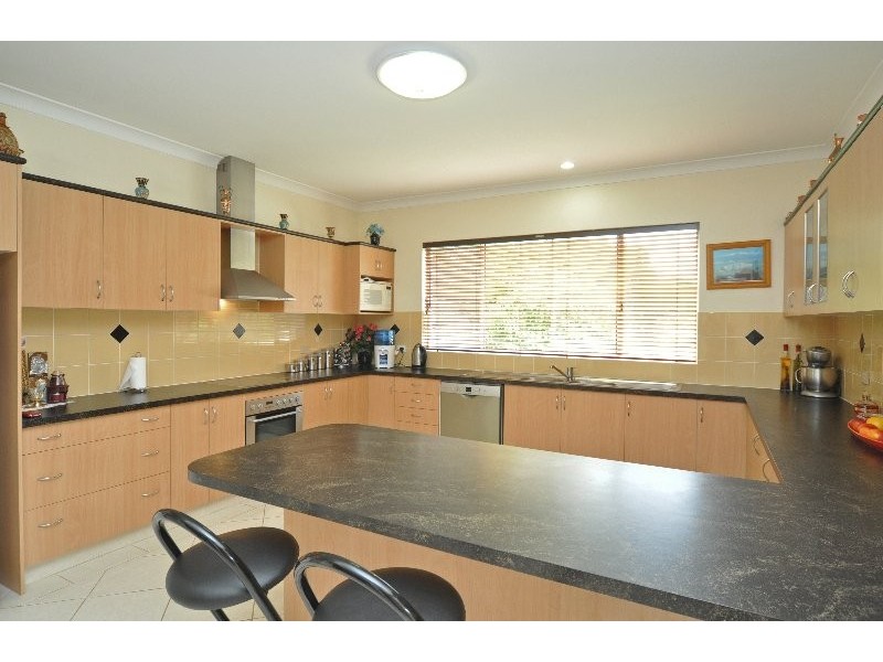 87 Robert Street, Labrador QLD 4215