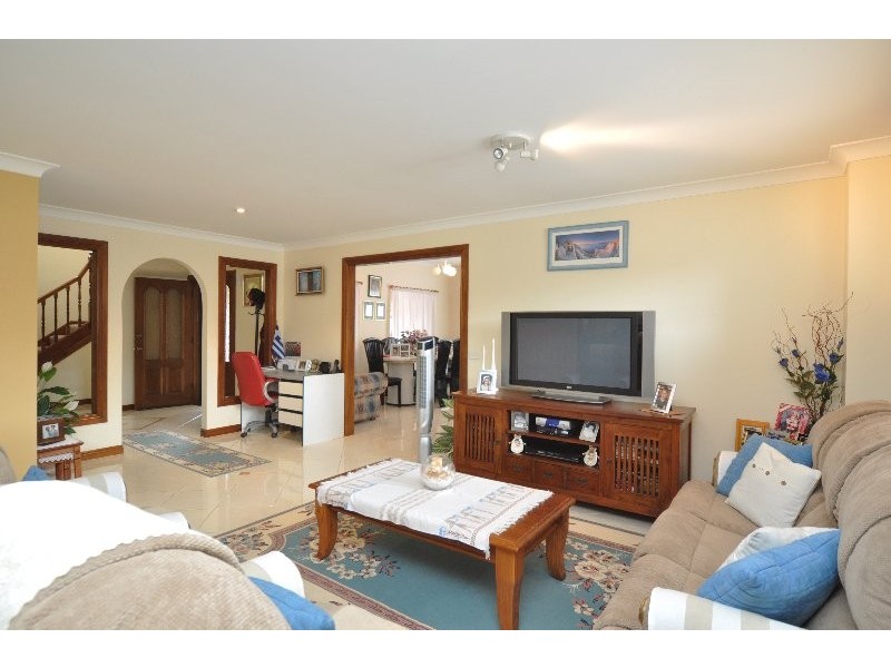 87 Robert Street, Labrador QLD 4215