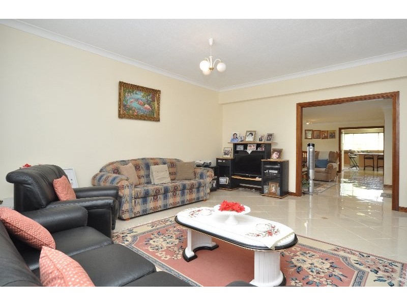 87 Robert Street, Labrador QLD 4215