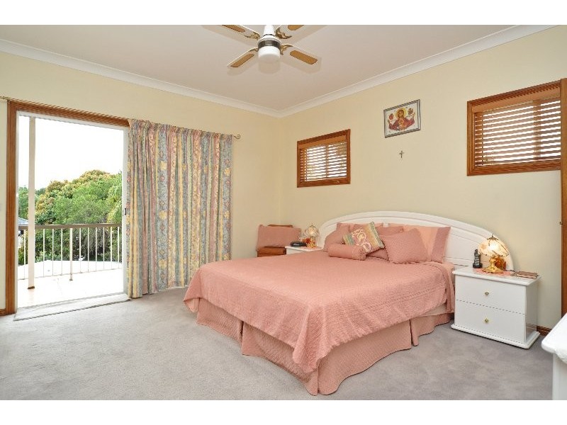 87 Robert Street, Labrador QLD 4215