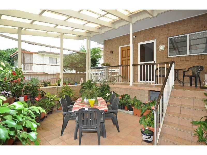 87 Robert Street, Labrador QLD 4215