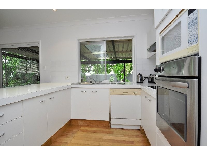 1 Crampton Court, Parkwood QLD 4214