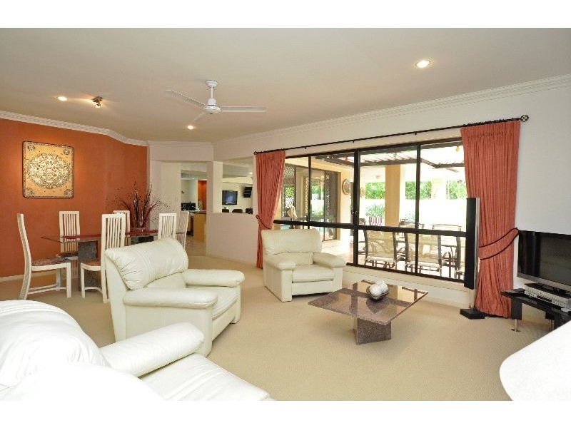 8 Little Hampton Court, Arundel QLD 4214