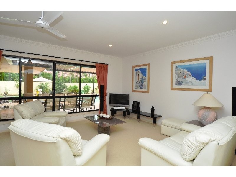 8 Little Hampton Court, Arundel QLD 4214