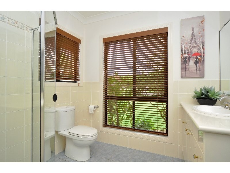 8 Little Hampton Court, Arundel QLD 4214