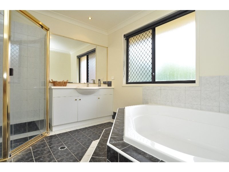 28 Jack Nicklaus Way, Parkwood QLD 4214